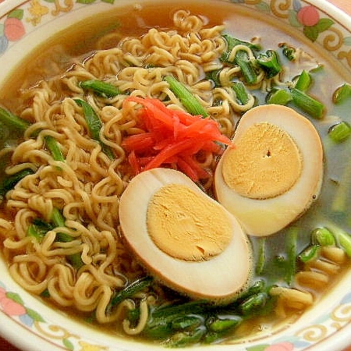 インスタントラーメンを美味しく♪(味付け卵&ニラ)
